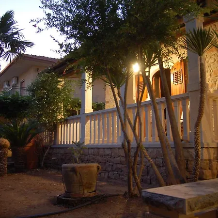 Casa - *